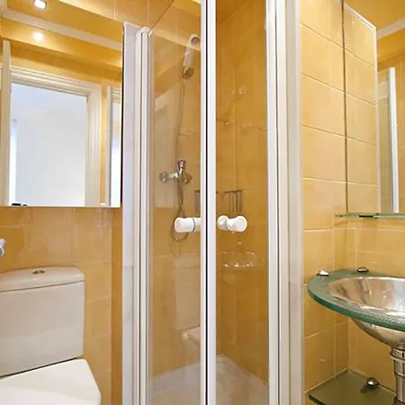 The Collection | Leonardo Apartment *